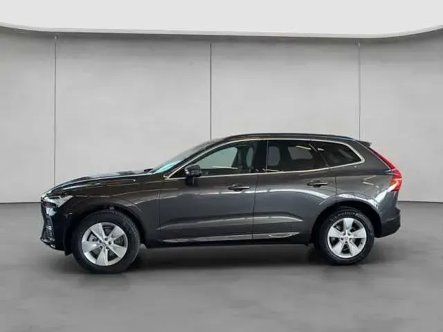 Używany Volvo XC60 Core 250 KM (183 kW) 2024 Szary SUV