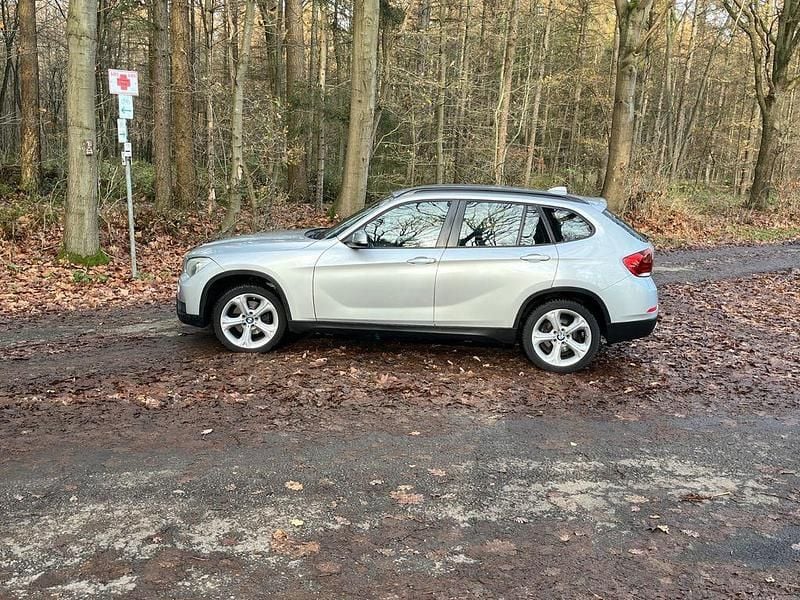 Silber Gebraucht 2012 BMW X1 SUV | 8.999 € (Guter Preis) - Bild 1/4