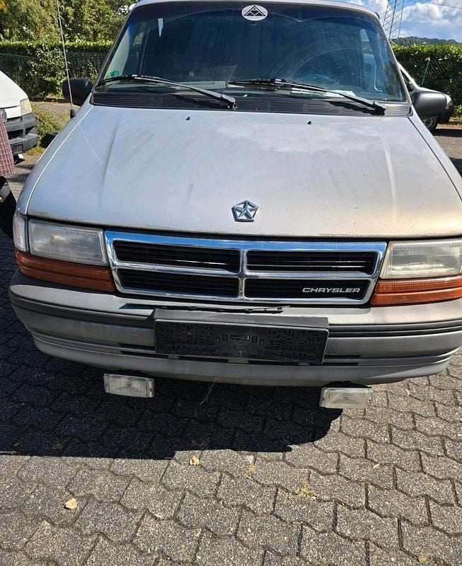 Grau Gebraucht 1993 Chrysler Grand Voyager Van / Kleinbus | 1.800 € - Bild 1/4