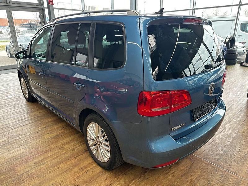 Gebraucht VW Touran Cup 140 PS (102 kW) 2015 Blau Van / Kleinbus