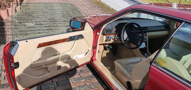 Gebraucht Mercedes E300 179 PS (131 kW) 1990 Rot Coupé