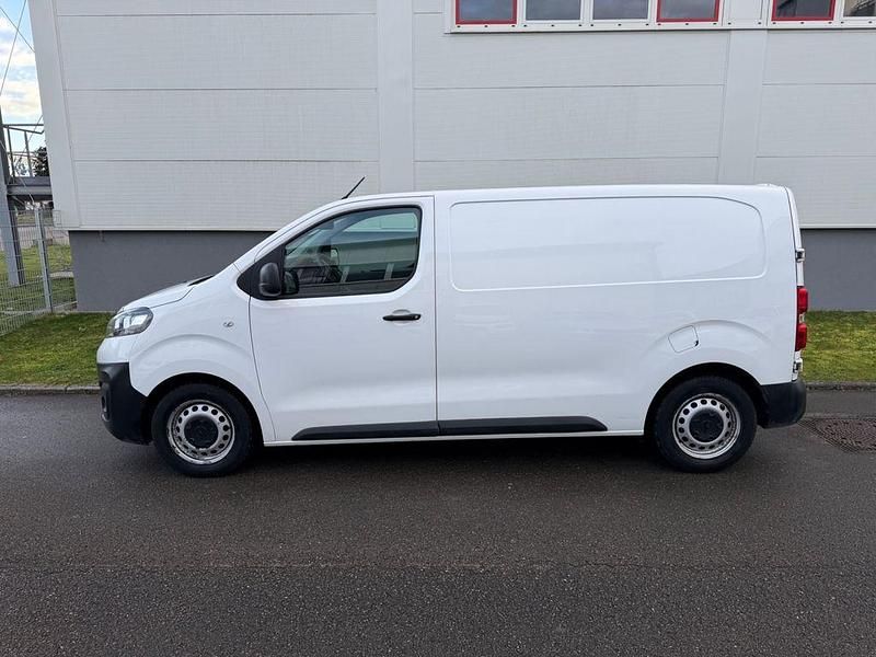 Gebraucht Opel Vivaro Selection 102 PS (75 kW) 2020 Weiß Van / Kleinbus