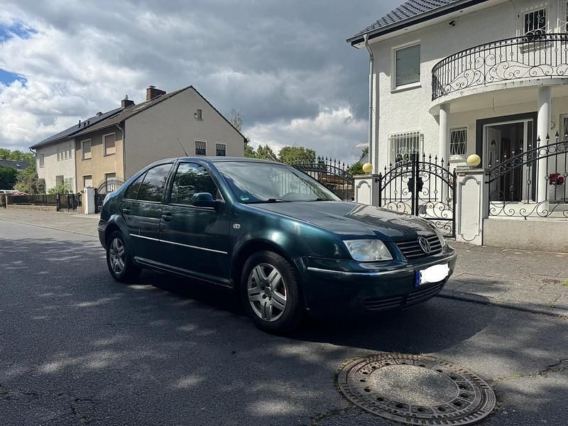 Grün Gebraucht 2002 VW Bora Limousine | 1.300 € (Guter Preis) - Bild 1/4