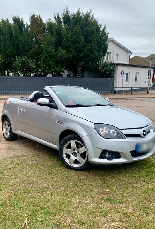 Gebraucht Opel Tigra 90 PS (66 kW) 2004 Silber Cabrio