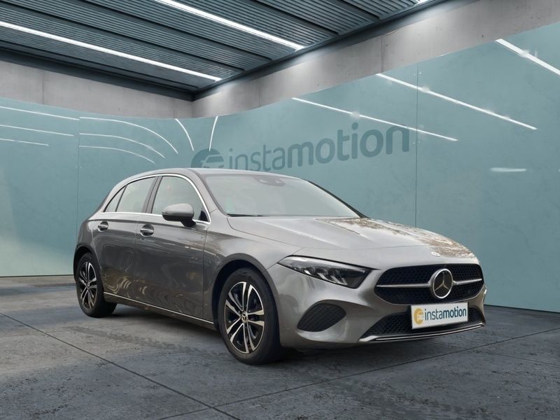 Grau Gebraucht 2023 Mercedes A180 Progressive Limousine | 30.749 € (Fairer Preis) - Bild 1/4