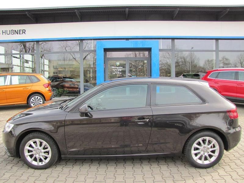 Gebraucht Audi A3 Attraction 122 PS (89 kW) 2013 Braun Limousine