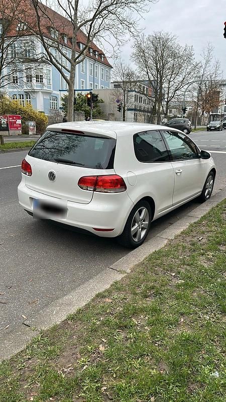Gebraucht VW Golf VI 122 PS (89 kW) 2009 Weiß Kleinwagen