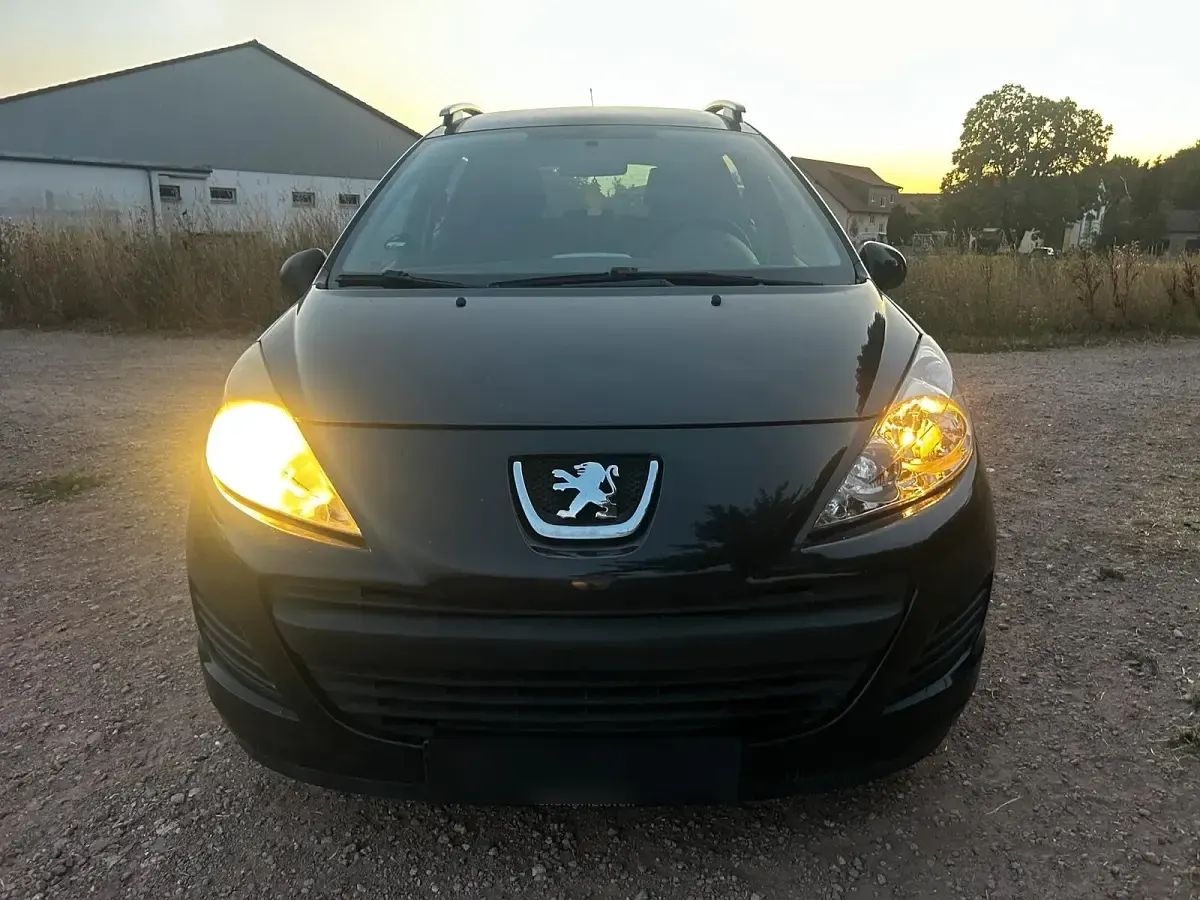 Gebraucht Peugeot 207 95 PS (69 kW) 2010 Schwarz Kombi