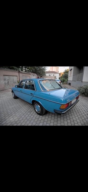 Gebraucht Mercedes 200 109 PS (80 kW) 1981 Blau Limousine