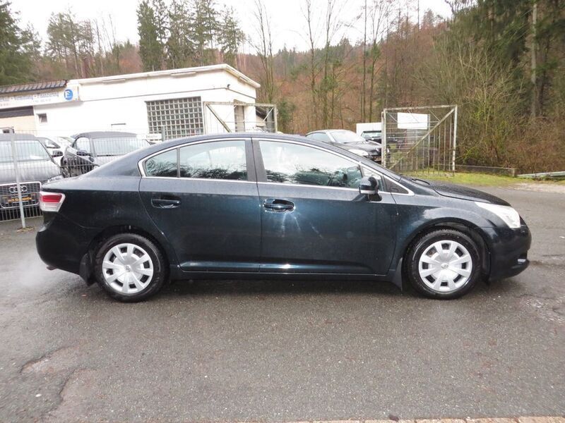 Gebraucht Toyota Avensis Basis 126 PS (92 kW) 2011 Limousine