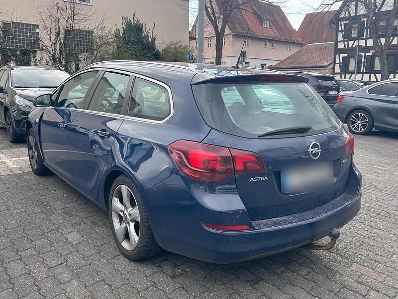 Gebraucht Opel Astra 125 PS (91 kW) 2011 Blau Kombi