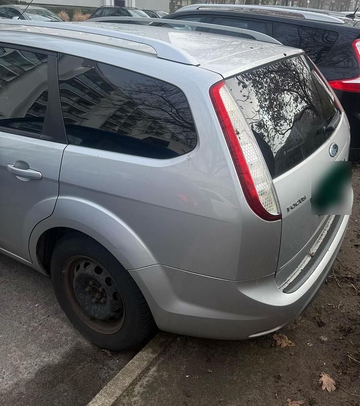 Gebraucht Ford Focus 105 PS (77 kW) 2009 Silber Kombi