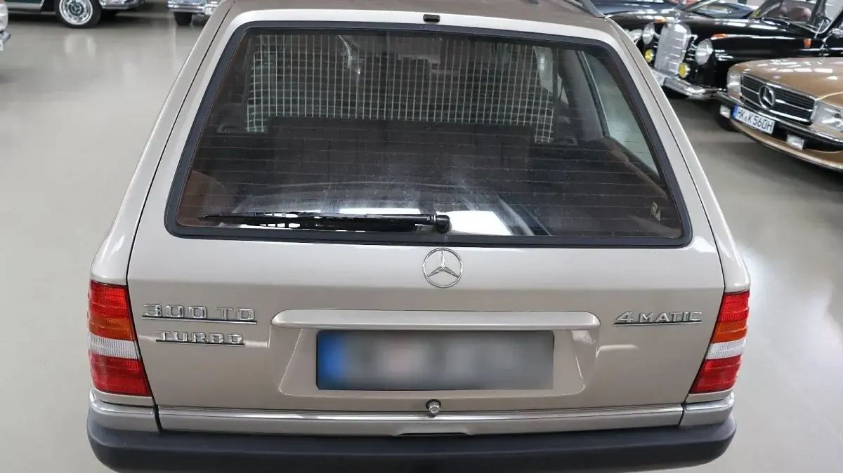 Gebraucht Mercedes 300 147 PS (108 kW) 1990 Silber Kombi