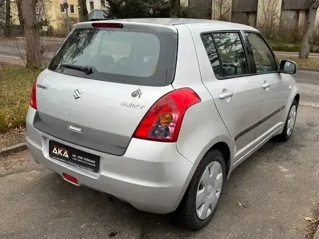 Gebraucht Suzuki Swift Snow 101 PS (74 kW) 2010 Schwarz Kleinwagen