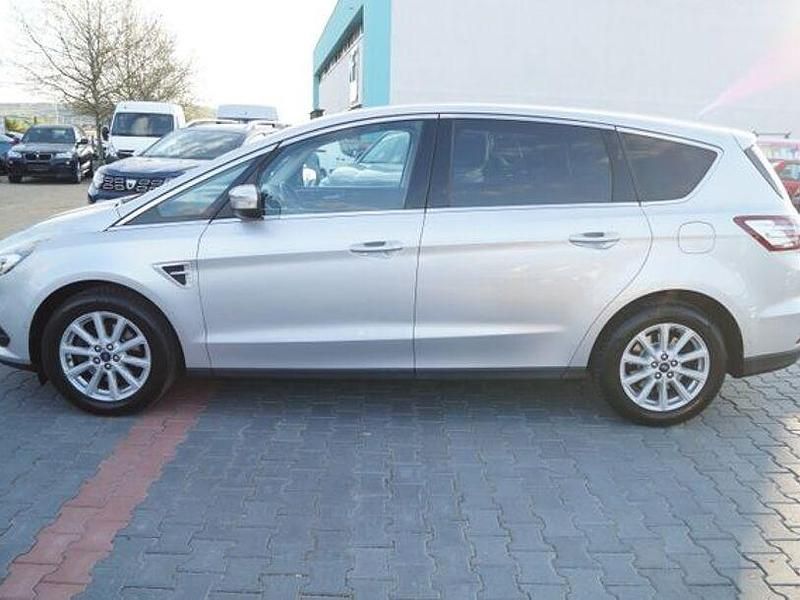 Gebraucht Ford S-MAX Titanium 239 PS (175 kW) 2018 Silber Van / Kleinbus