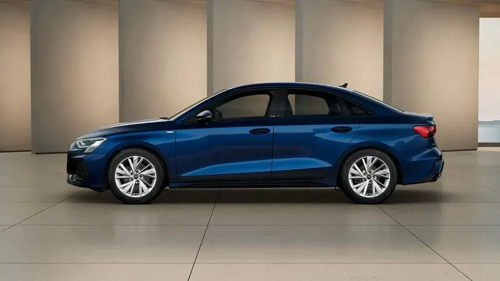 Gebraucht Audi A3 S-Line 116 PS (85 kW) 2025 Navarrablau metallic Limousine