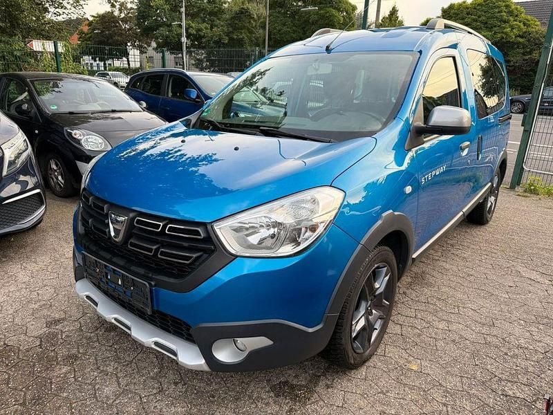 Blau Gebraucht 2017 Dacia Dokker Stepway Van | 6.190 € - Bild 1/4