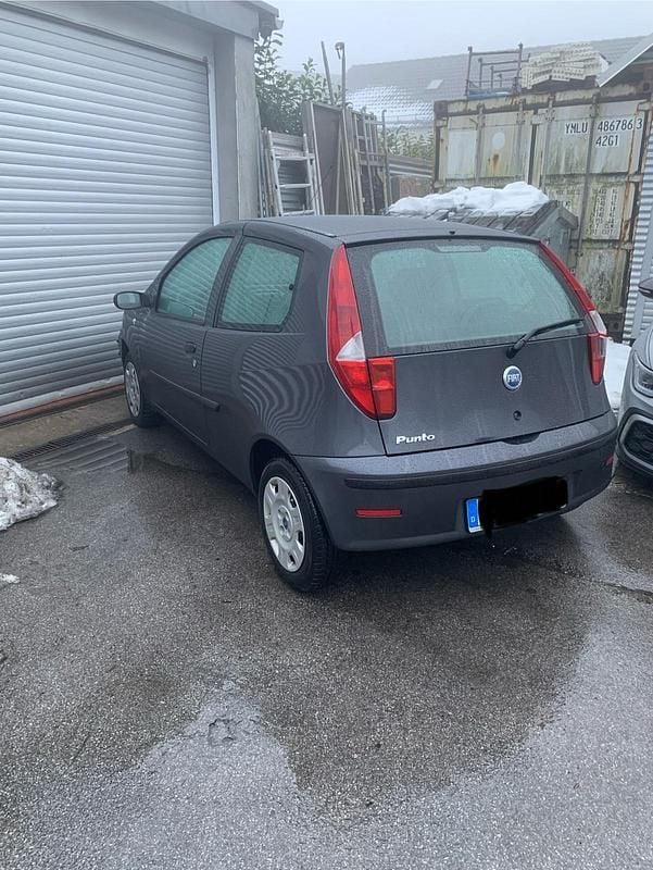 Grau Gebraucht 2004 Fiat Punto Kleinwagen | 500 € (Guter Preis) - Bild 1/4