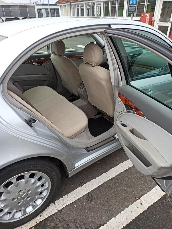 Gebraucht Mercedes E220 150 PS (110 kW) 2002 Silber Limousine