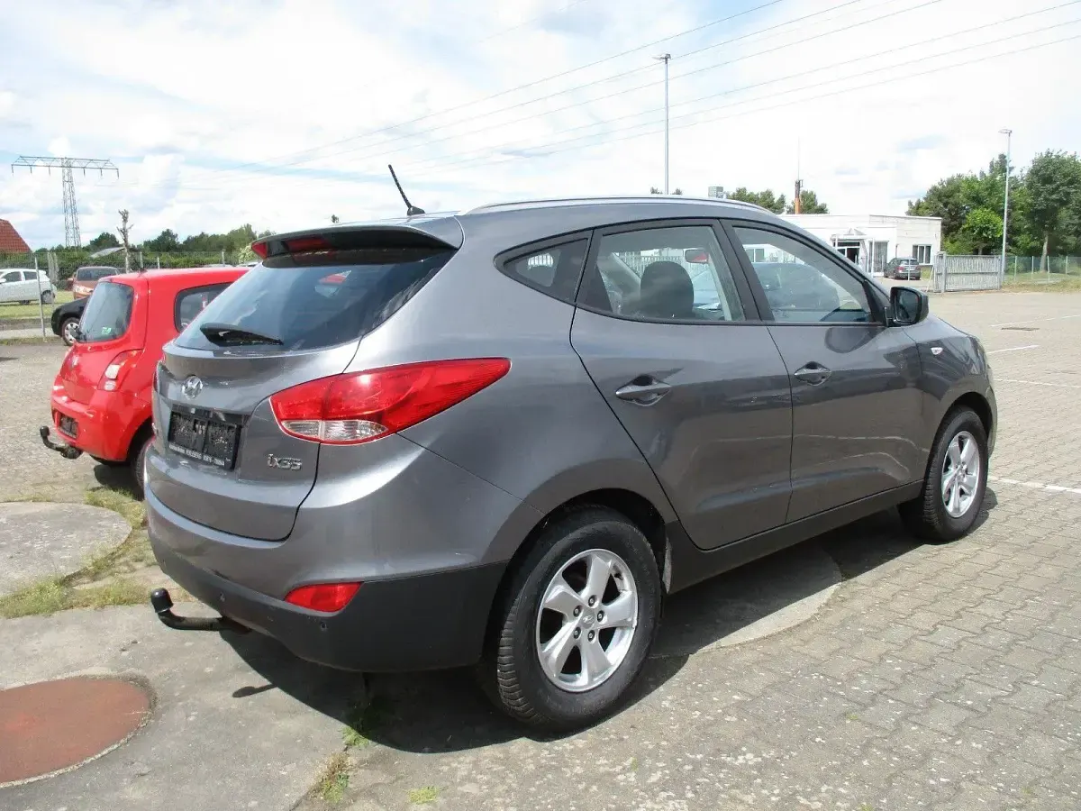 Gebraucht Hyundai ix35 Comfort 163 PS (119 kW) 2011 Grau SUV