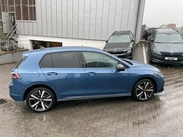 Gebraucht VW Golf VIII GTE 177 PS (130 kW) 2025 Anemonenblau metallic Limousine
