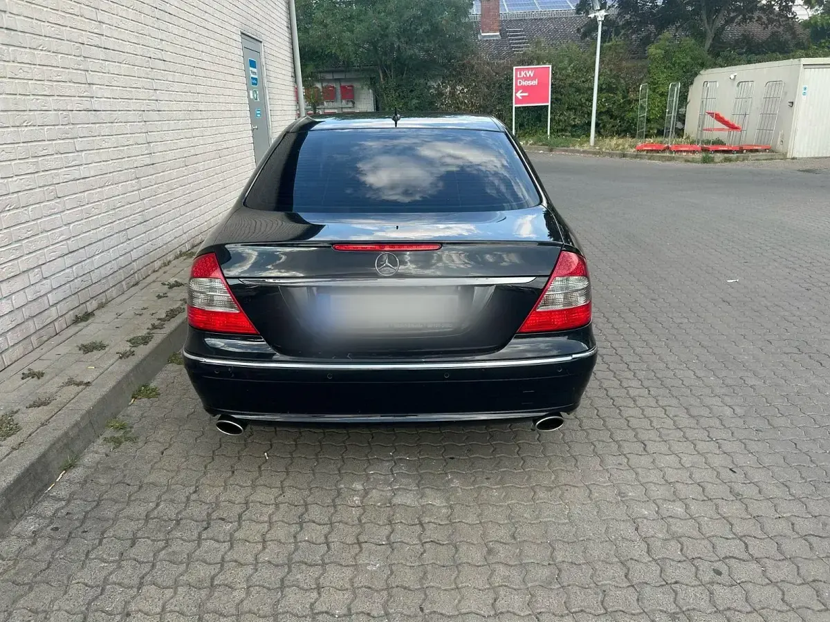 Gebraucht Mercedes E230 248 PS (182 kW) 2008 Schwarz Limousine