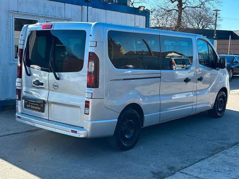 Gebraucht Opel Vivaro 120 PS (88 kW) 2019 Silber Van / Kleinbus