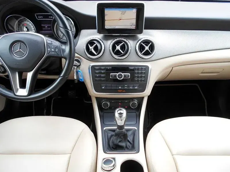 Gebraucht Mercedes GLA200 136 PS (100 kW) 2014 Braun SUV