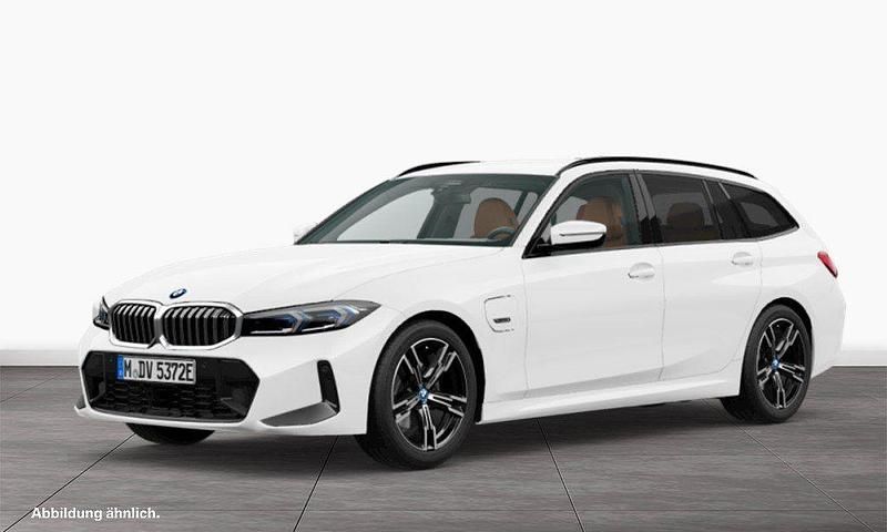 Weiß Gebraucht 2022 BMW 320e M Sport Kombi | 38.910 € (Teuer) - Bild 1/3