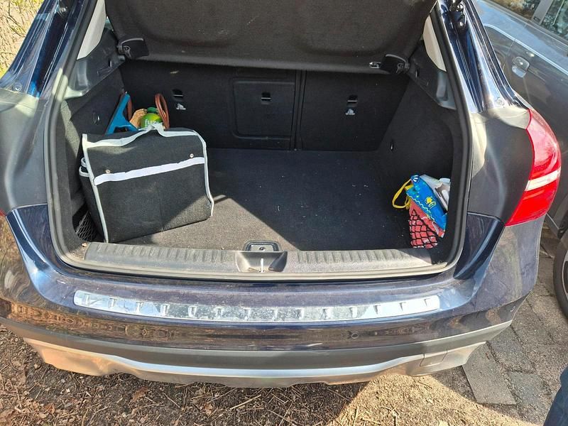 Gebraucht Mercedes GLA200 156 PS (114 kW) 2018 Blau SUV