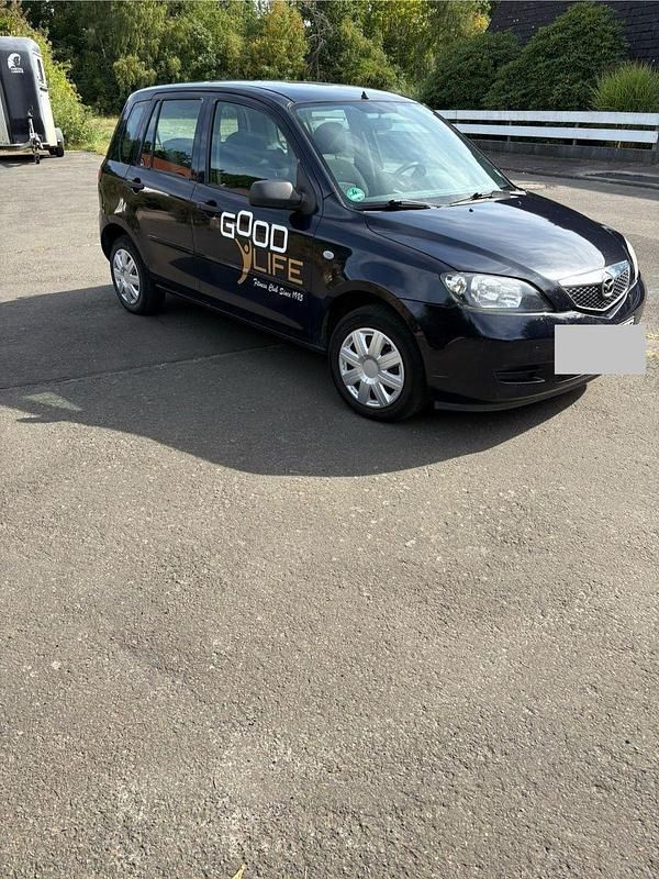 Blau Gebraucht 2004 Mazda 2 Comfort Limousine | 1.200 € - Bild 1/4