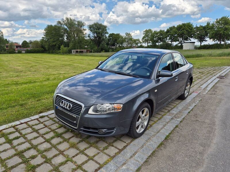 Grau Gebraucht 2005 Audi A4 Limousine | 2.499 € - Bild 1/4