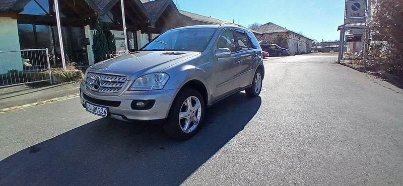 Gold Gebraucht 2007 Mercedes ML420 SUV | 4.500 € - Bild 1/4
