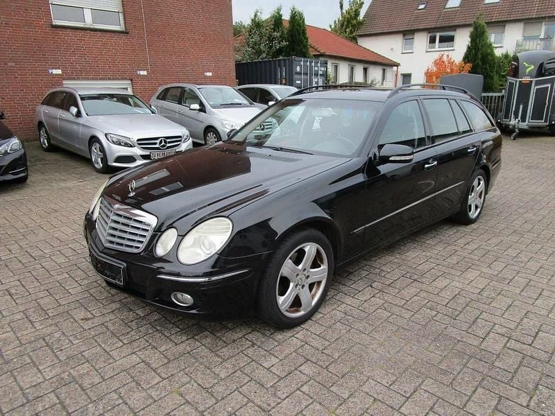 Schwarz Gebraucht 2006 Mercedes E220 Elegance Limousine | 3.750 € (Fairer Preis) - Bild 1/4