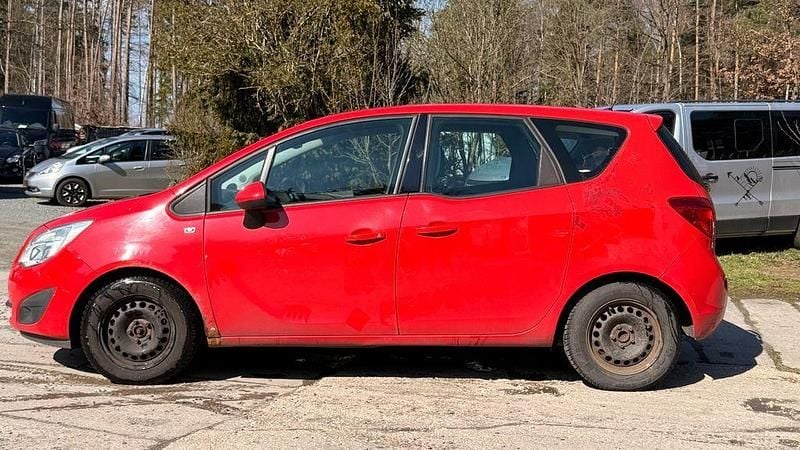 Gebraucht Opel Meriva Edition 101 PS (74 kW) 2010 Rot Van / Kleinbus
