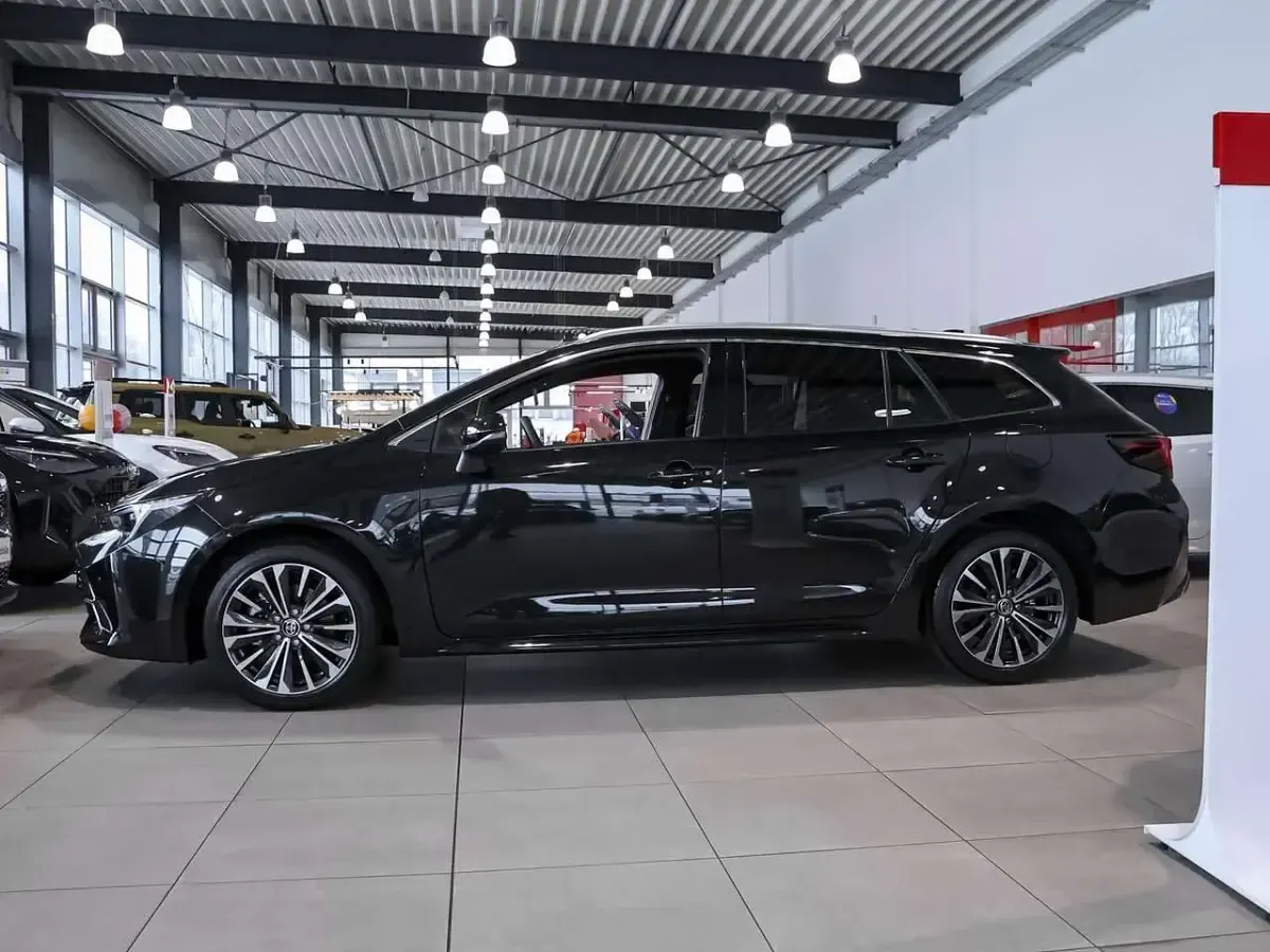 Neu Toyota Corolla 196 PS (144 kW) 2025 Schwarz Kombi