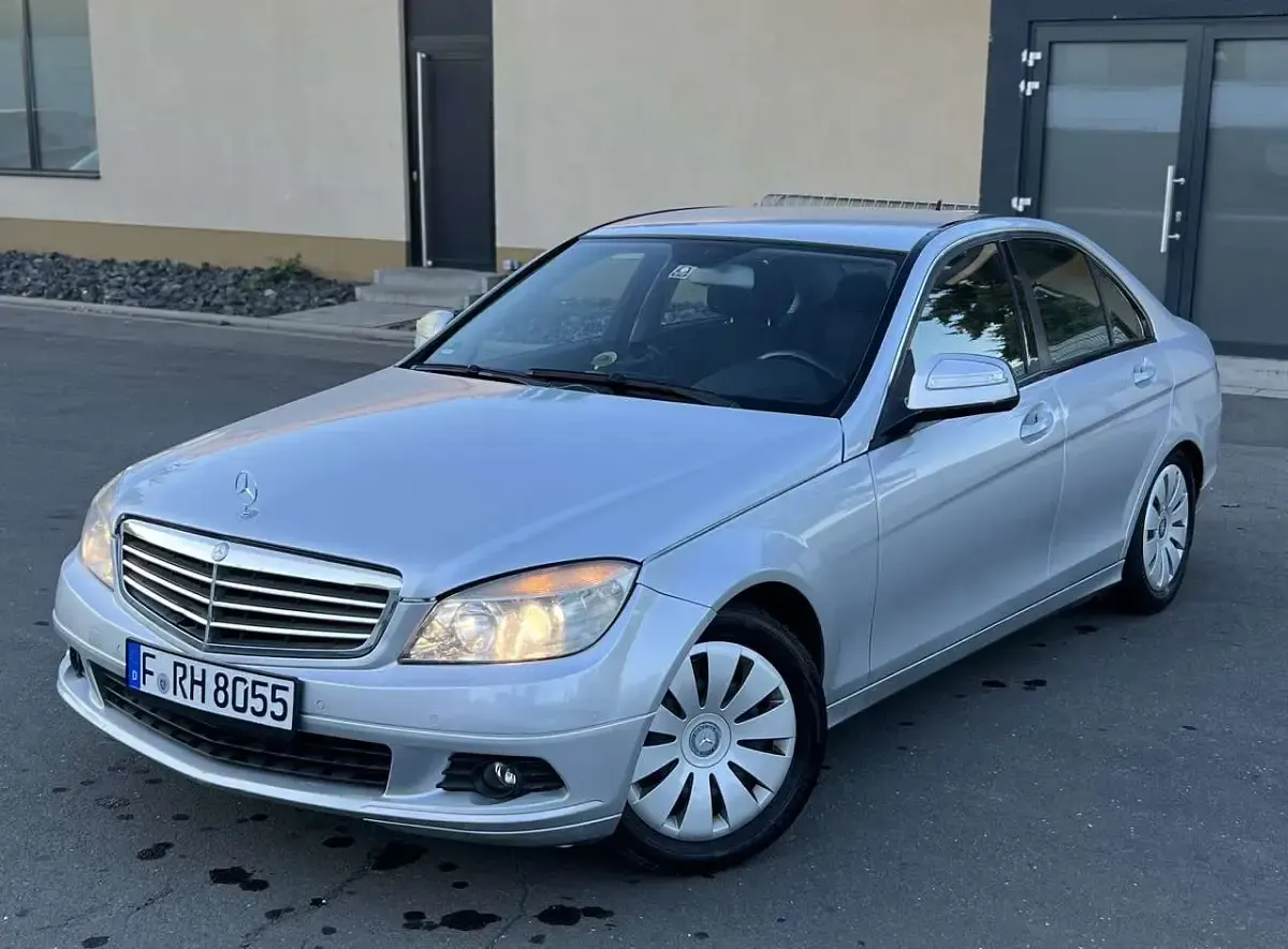 Gebraucht Mercedes C180 156 PS (114 kW) 2008 Silber Limousine