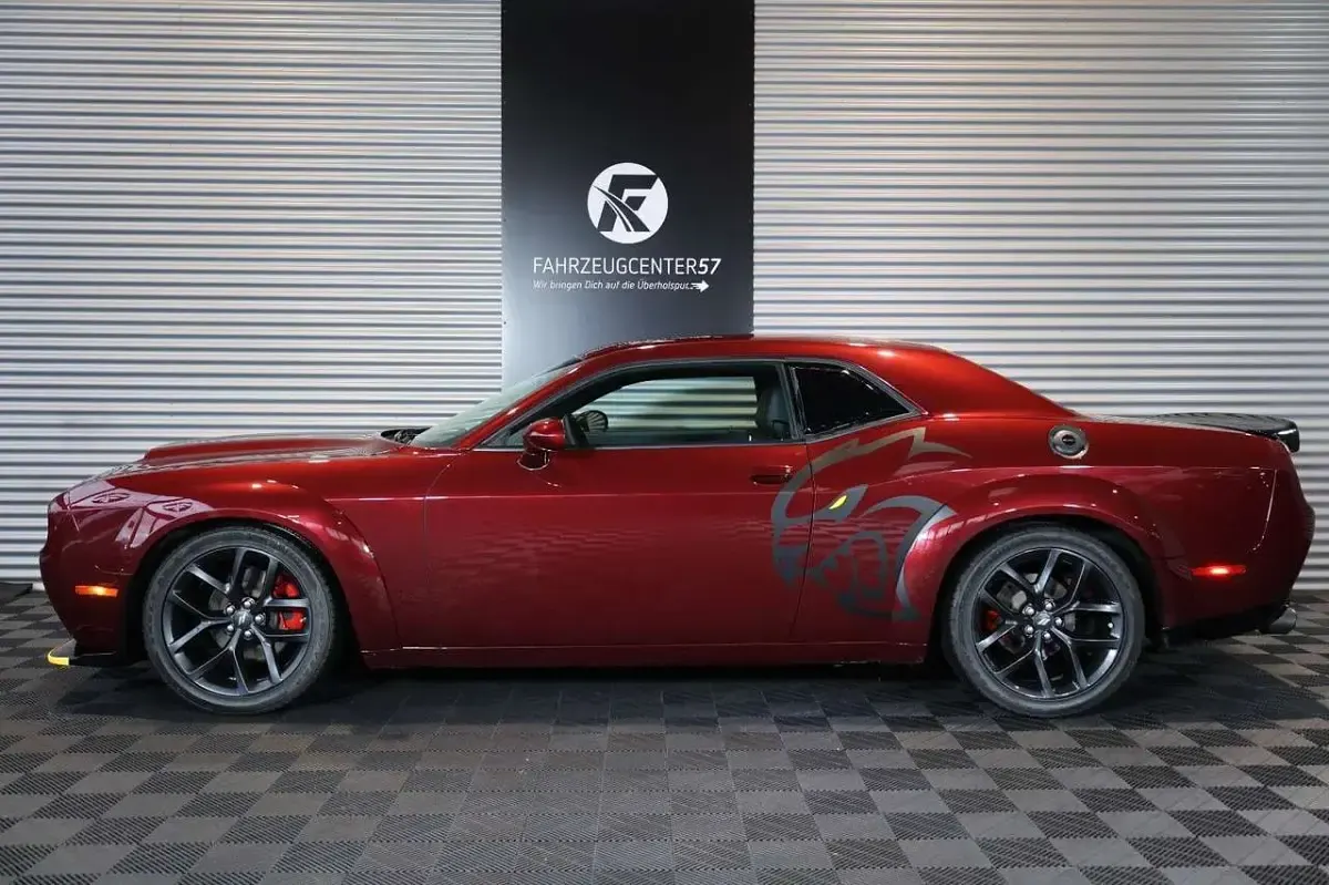 Używany Dodge Challenger 373 KM (274 kW) 2022 Czerwony Coupe