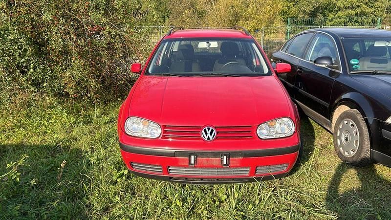 Rot Gebraucht 2001 VW Golf IV Kombi | 990 € (Fairer Preis) - Bild 1/4