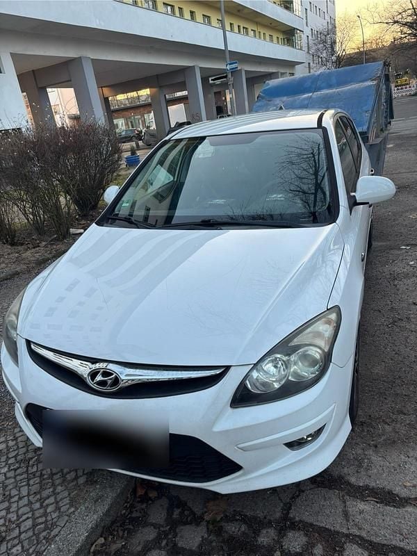 Gebraucht Hyundai i30 109 PS (80 kW) 2011 Weiß Kombi