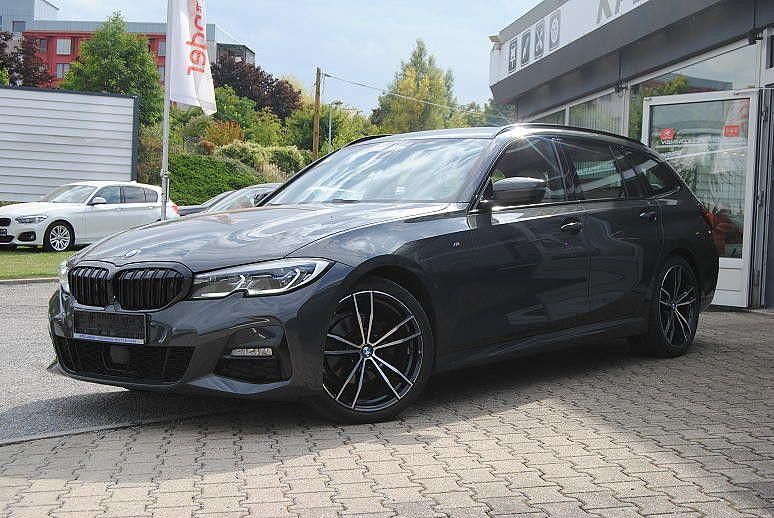 Grau Gebraucht 2019 BMW 320 M Sport Kombi | 29.490 € (Fairer Preis) - Bild 1/4