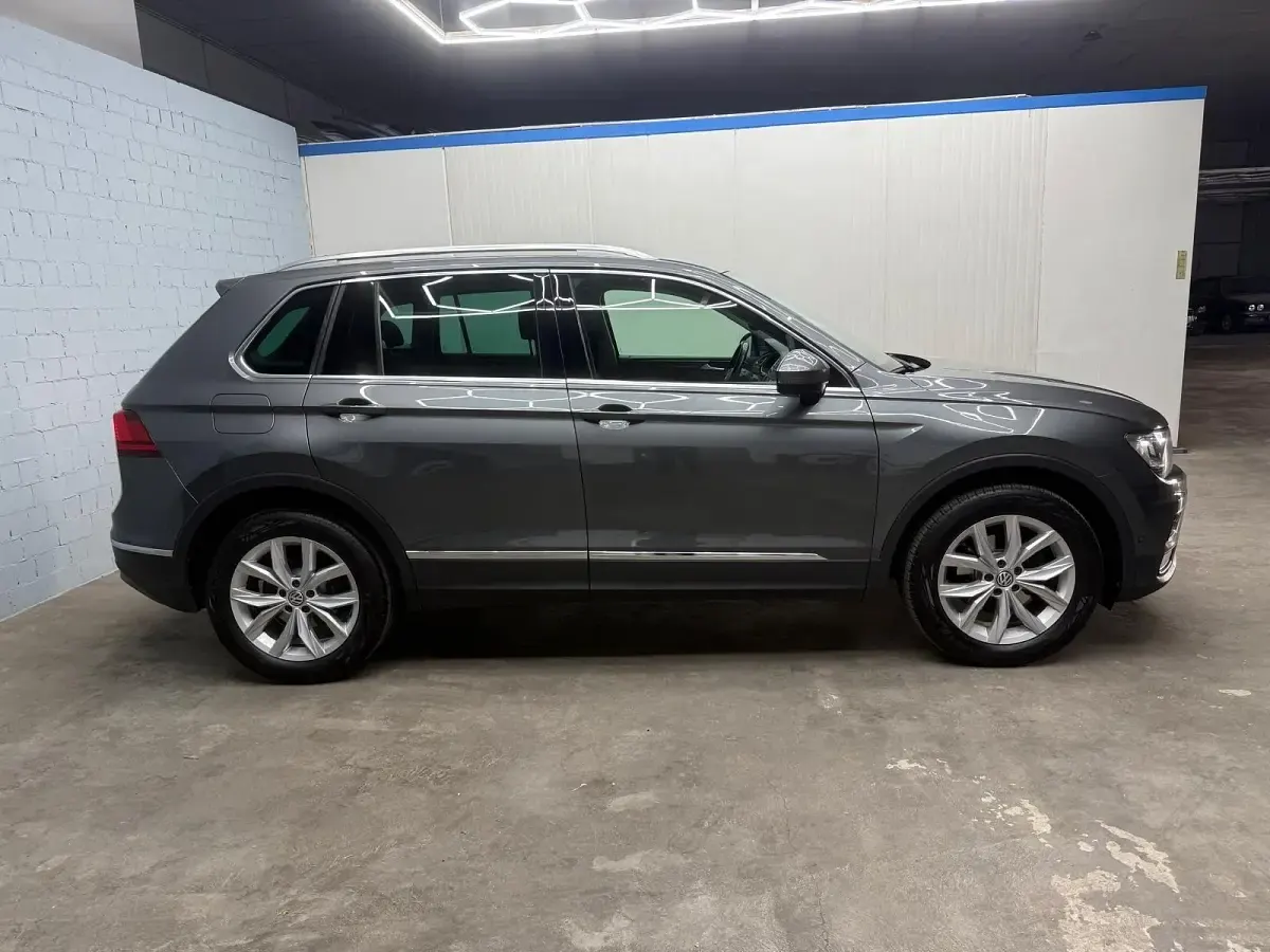 Gebraucht VW Tiguan Highline 150 PS (110 kW) 2016 Grau SUV