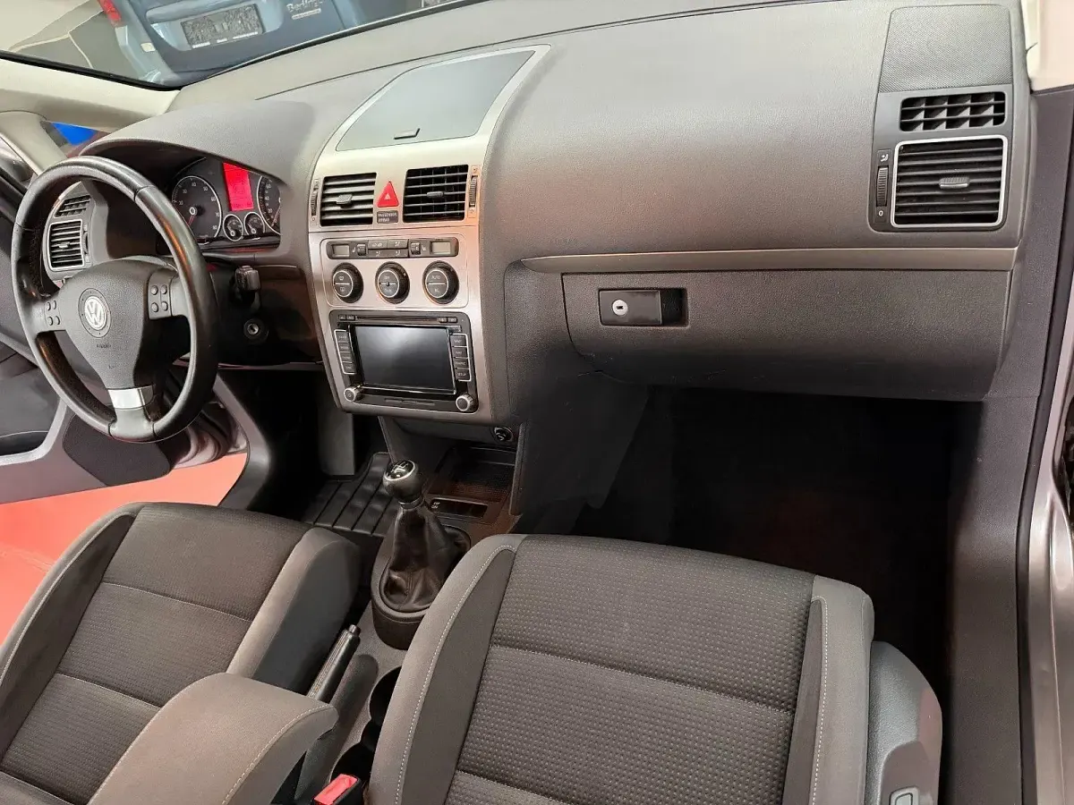 Gebraucht VW Touran Freestyle 102 PS (75 kW) 2010 Grau Van / Kleinbus