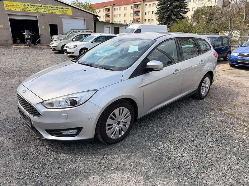 Usado Ford Focus Trend 101 CV (74 kW) 2015 Plateado Familiar