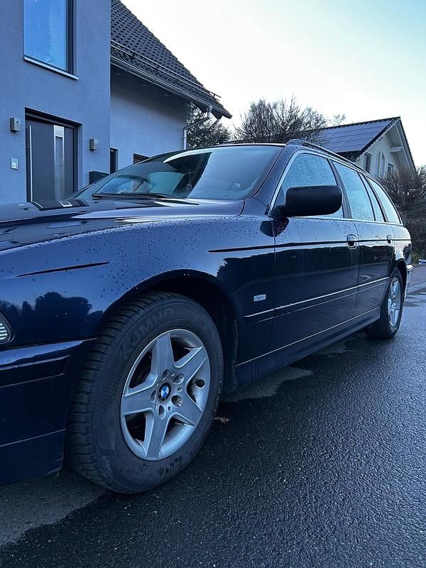 Gebraucht BMW 525 192 PS (141 kW) 2002 Blau Kombi