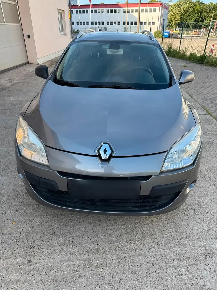 Gebraucht Renault Mégane GrandTour 131 PS (96 kW) 2010 Grau Kombi