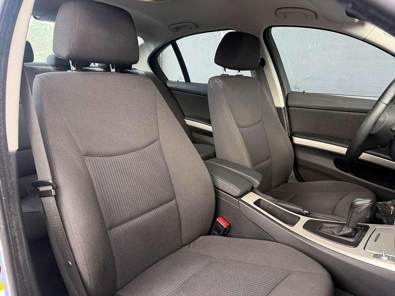 Gebraucht BMW 318 143 PS (105 kW) 2008 Blau Limousine