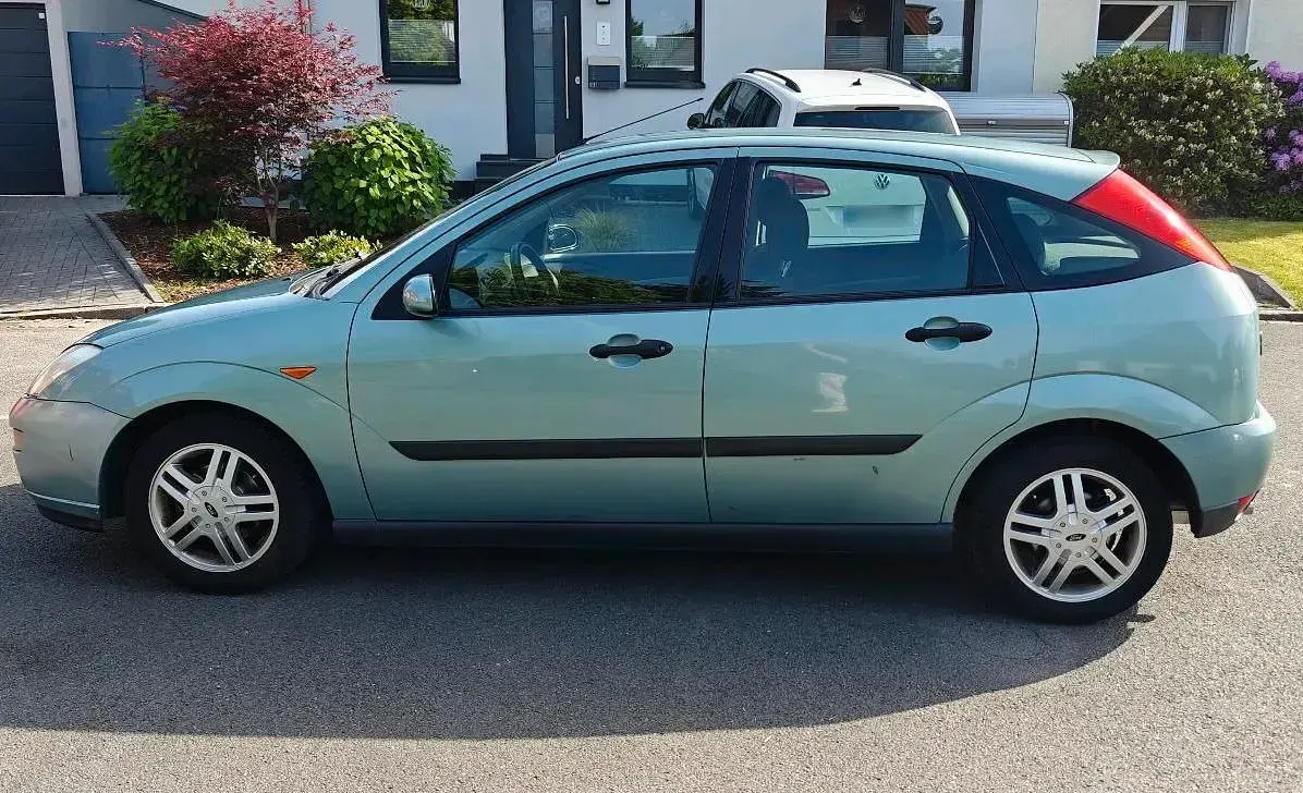 Gebraucht Ford Focus 100 PS (73 kW) 2026 Grün Limousine