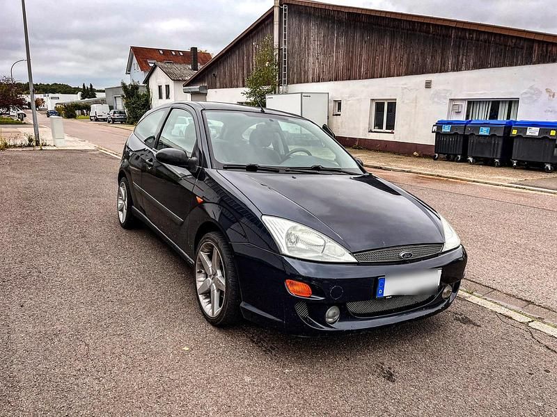 Blau Gebraucht 1999 Ford Focus Limited Limousine | 2.100 € (Teuer) - Bild 1/4
