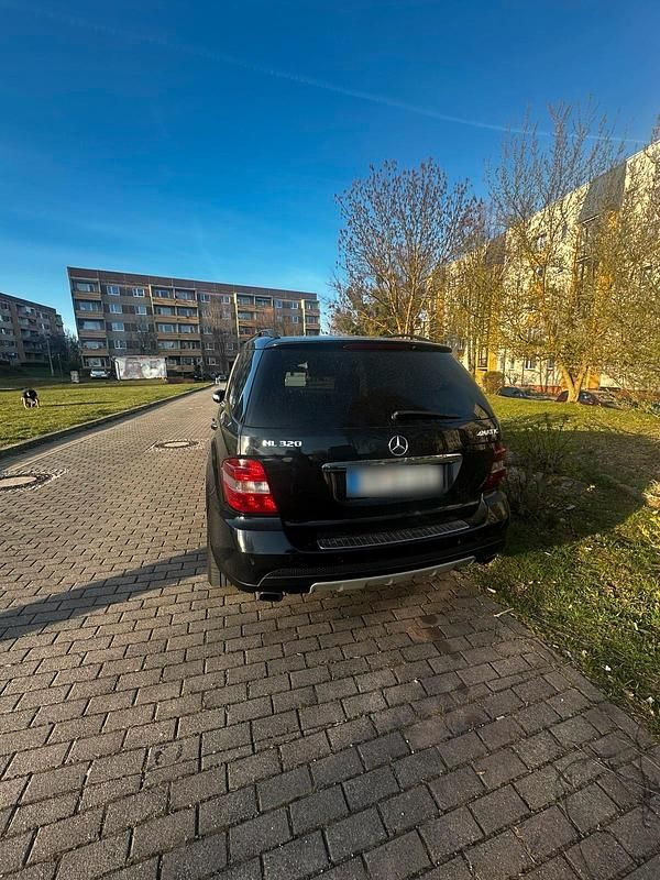 Gebraucht Mercedes ML320 224 PS (164 kW) 2006 Schwarz SUV